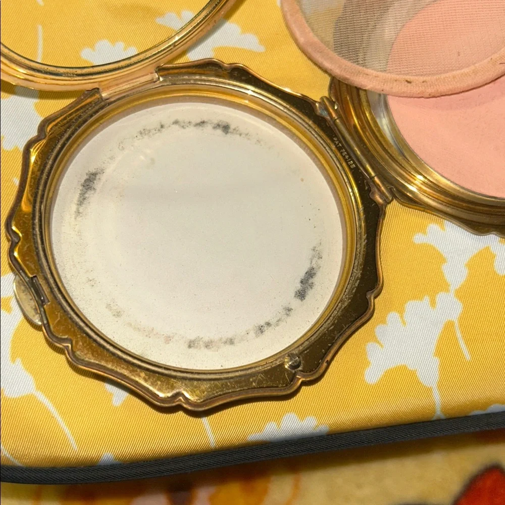 Vintage Stratton powder compact floral embossed - Picture 9 of 11